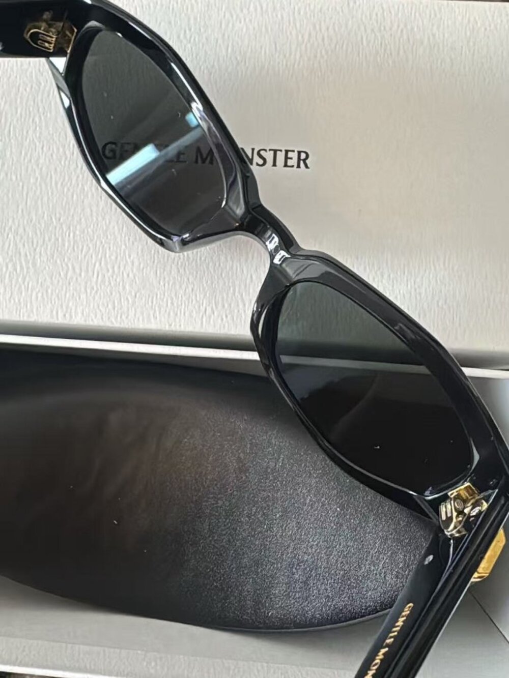 Gentle Monster MIRO Black Rectangular Sunglasses Gold Detail - Picture 3 of 8